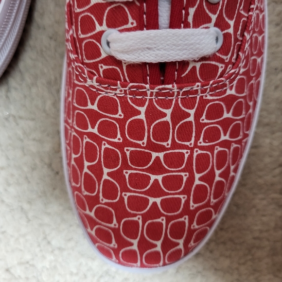 Brand New! TAYLOR SWIFT GLASSES PRINT KEDS! - Picture 9 of 9